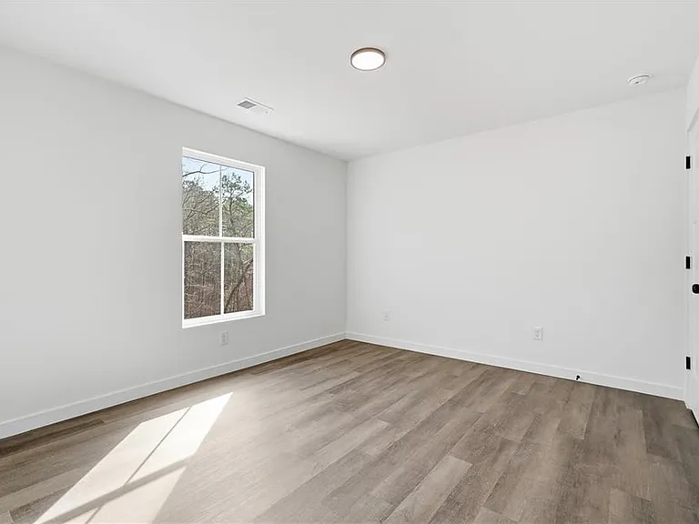 91 Smith And Wesson Way — Photo 59