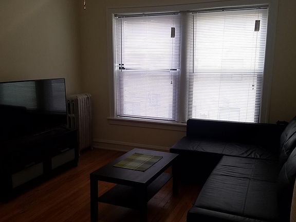 3rd image of 6039 N Kenmore Ave APT 32