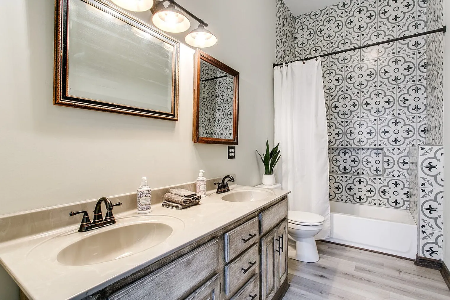 3 bed, 2.0 bath, 1743 sqft, $5,143 — Photo 4