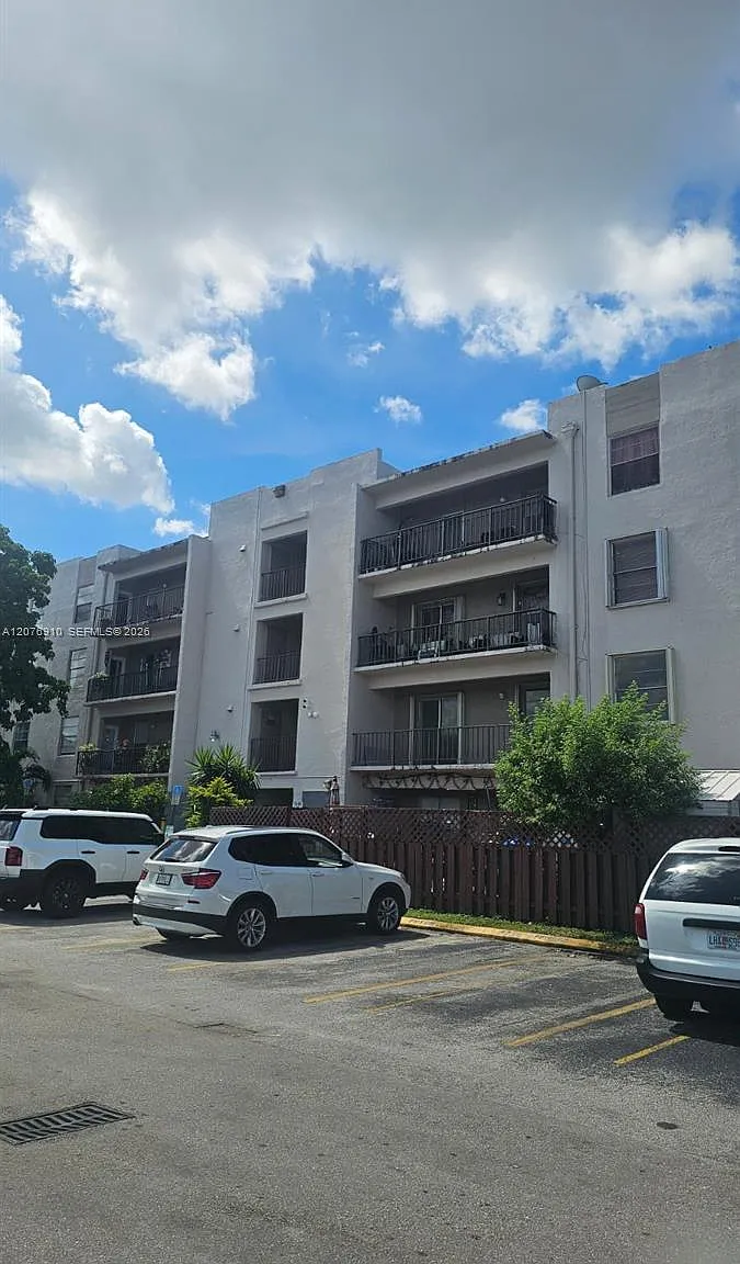 Westland Gardens Condo — Photo 1