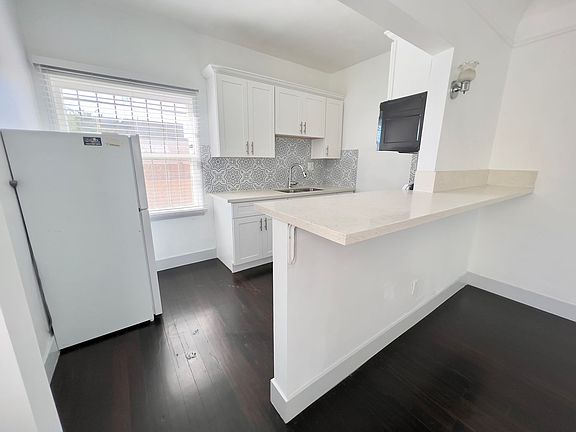 4th image of 1217 Cedar Ave #4