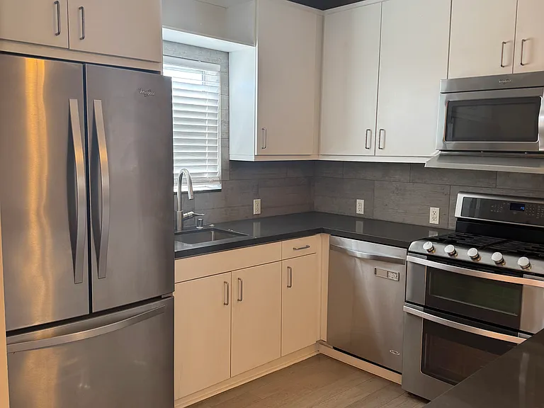 1635 Scott Ave — Photo 20