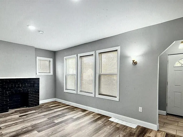 18121 Bentler St — Photo 2