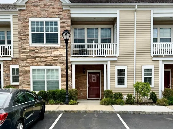 8 Wexford Lane #8 upper, Oceanside, NY 11572