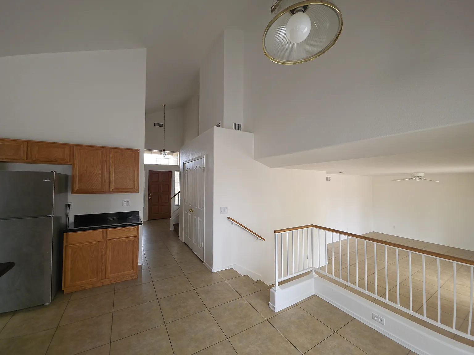 4 bed, 2250 sqft, $2,690 — Photo 4