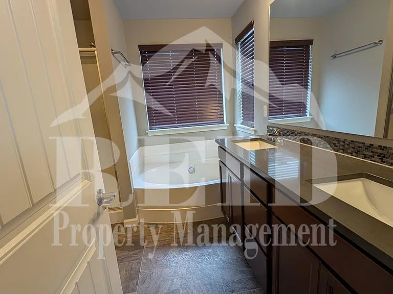 3887 Portside Dr — Photo 27