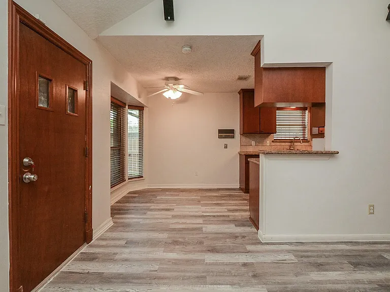 11915 N Hanworth Dr — Photo 4