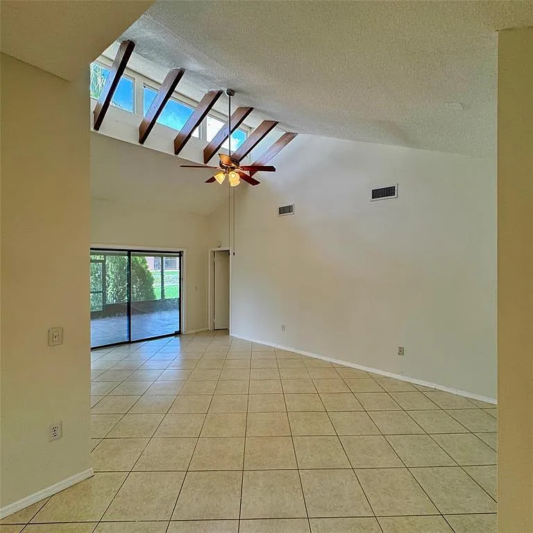 3 bed, 2.0 bath, 1230 sqft, $2,900 — Photo 4