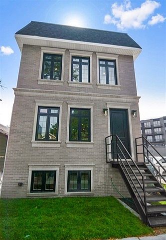 1st image of 2023 W Wabansia Ave