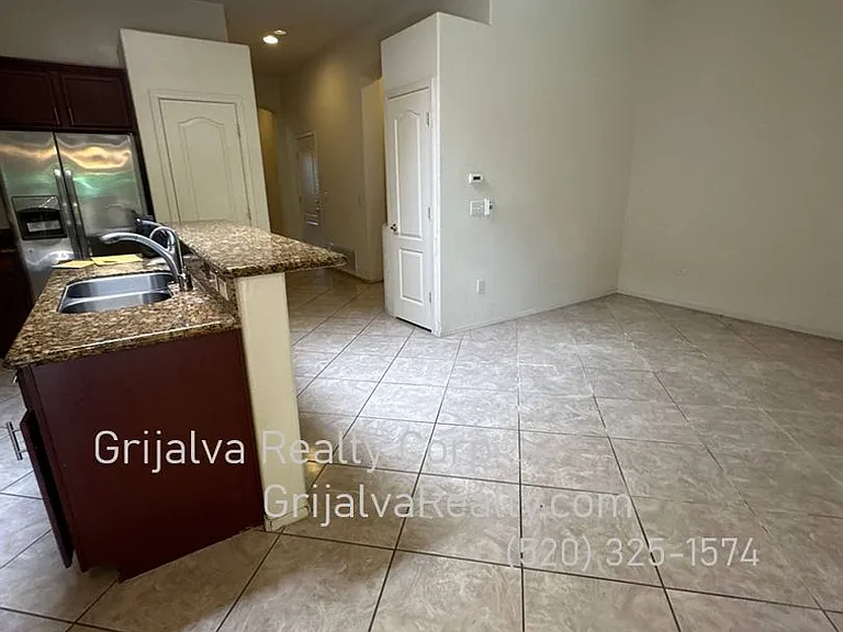 2277 W Floral Cliff Way — Photo 4