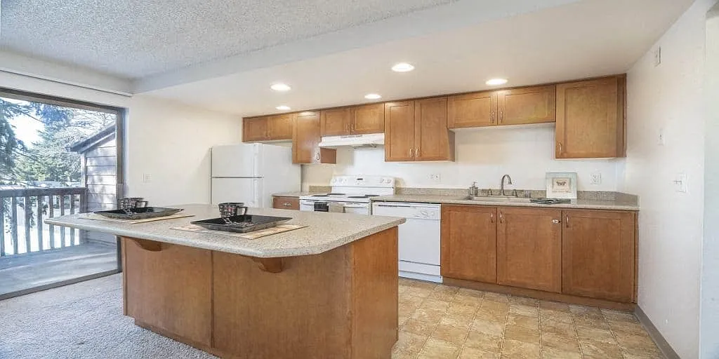 Cottonwood Apartments — Photo 3