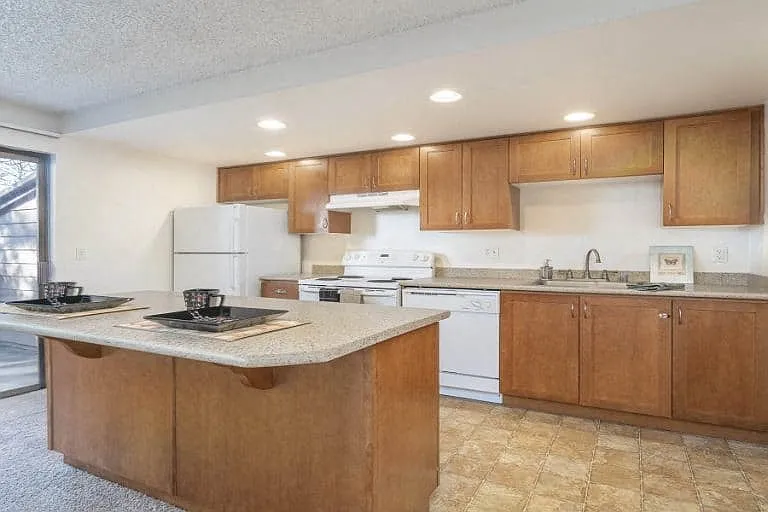 Cottonwood Apartments — Photo 3