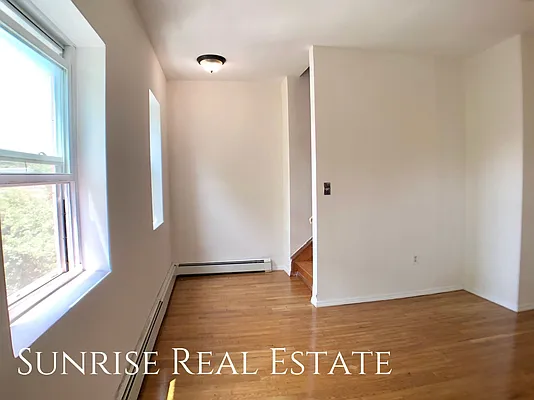 Rented by Sunrise Real Estate | media 98