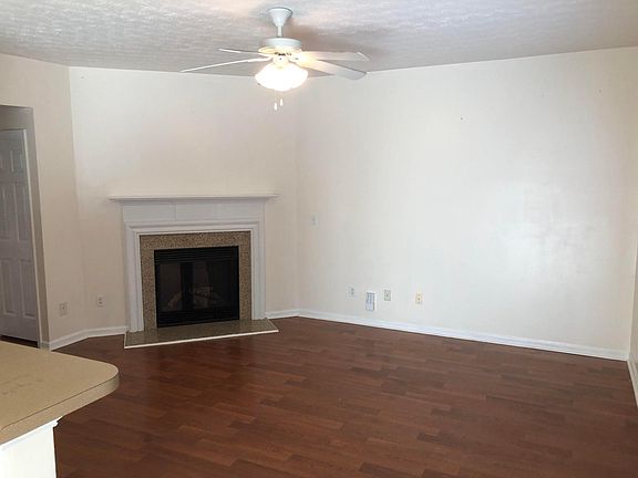 5th image of 135 Laurelton Cir
