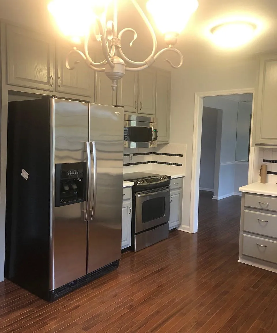 4 bed, 2293 sqft, $3,200 — Photo 2