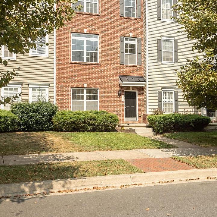 1st image of 323 S Parkway Dr