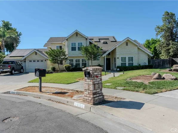 1042 Robinson Ct, Hanford, CA 93230