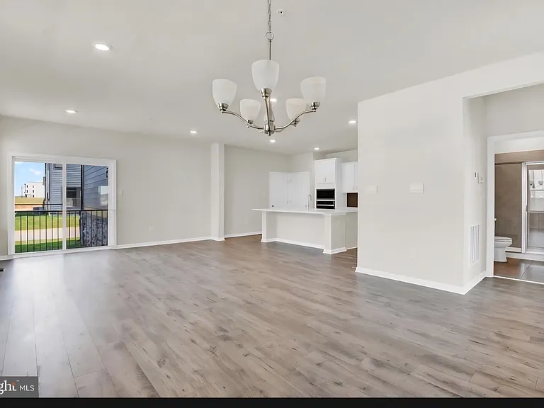 404 Constellation Ln — Photo 2