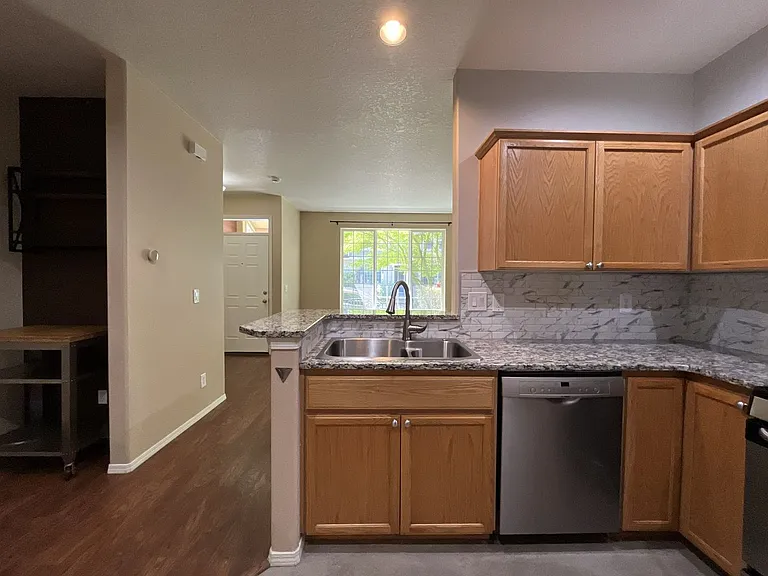 17085 SW Pleasanton Ln — Photo 8