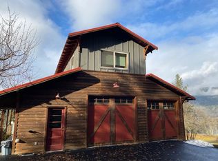 400 Cherry Hill Dr, Mosier, OR 97040