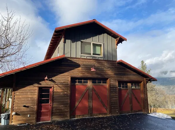 400 Cherry Hill Dr, Mosier, OR 97040