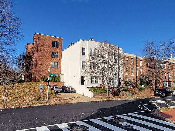 2nd image of 733 6th St SE APT 4
