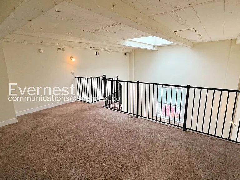 Berry Burk — Photo 8