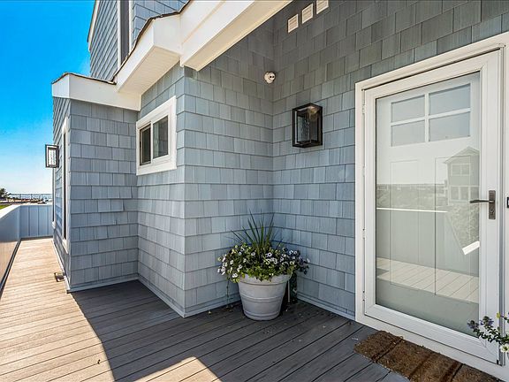 2nd image of 556 Dune Rd
