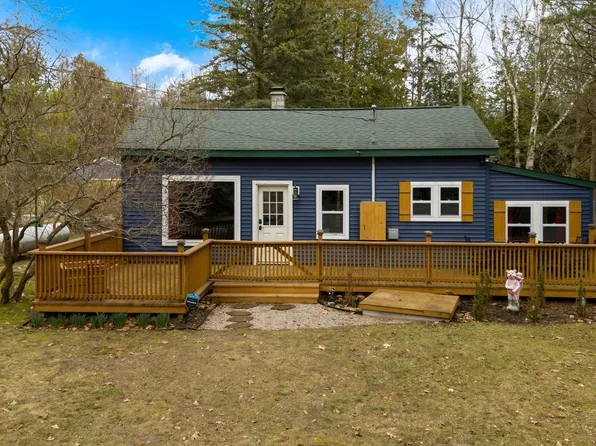 6485 Lakeshore Rd, Manistee, MI 49660