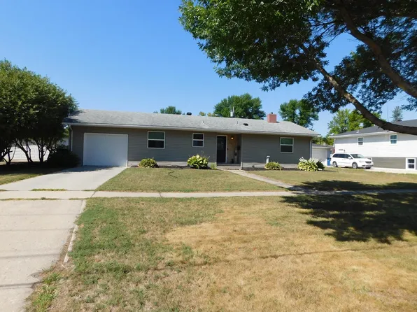 1017 17th St N, Moorhead, MN 56560