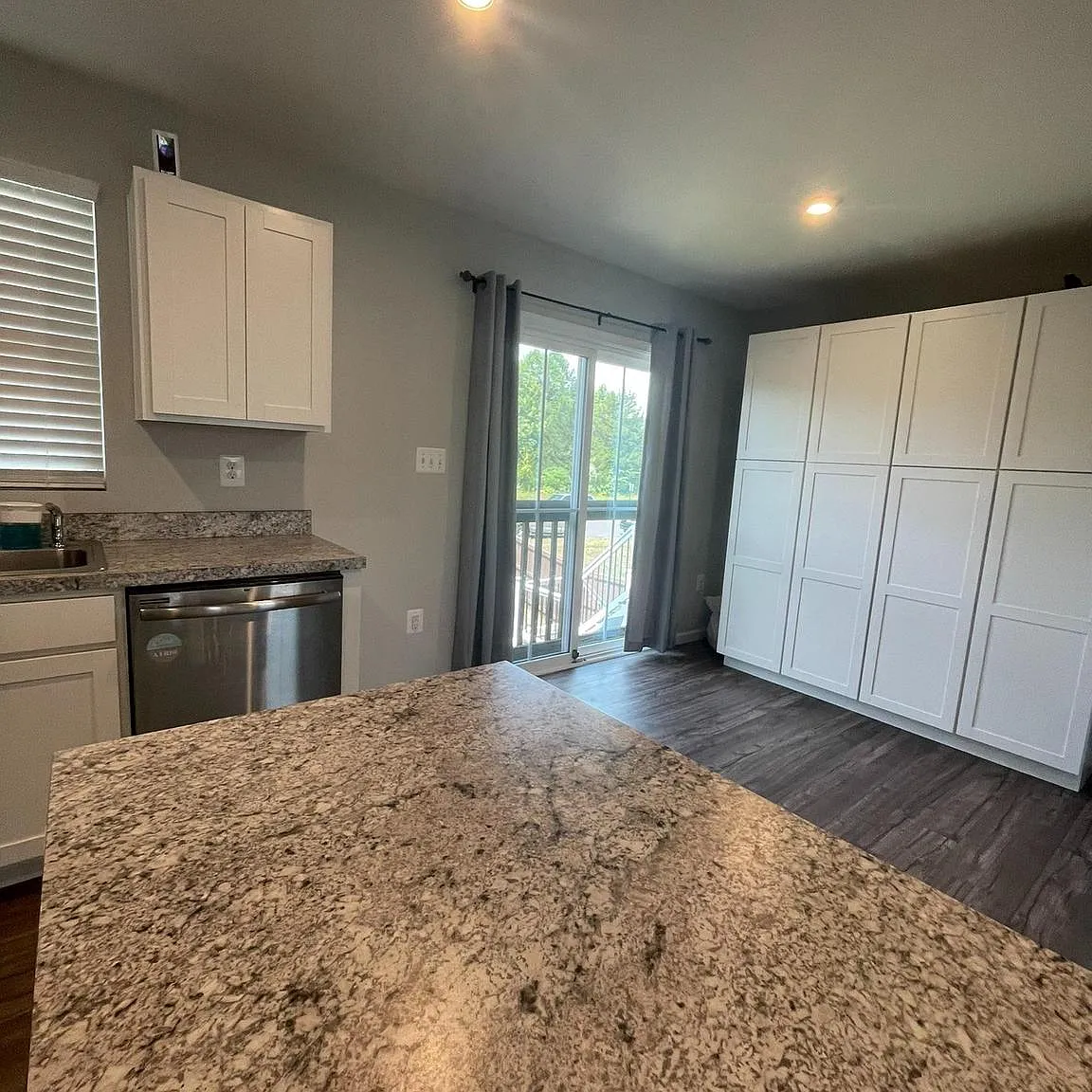 3 bed, 2.5 bath, 1290 sqft, $2,000 — Photo 4
