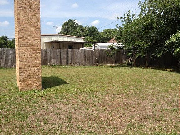 3rd image of 911 Camellia Dr