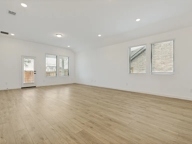 4303 Crossvine Ln — Photo 3