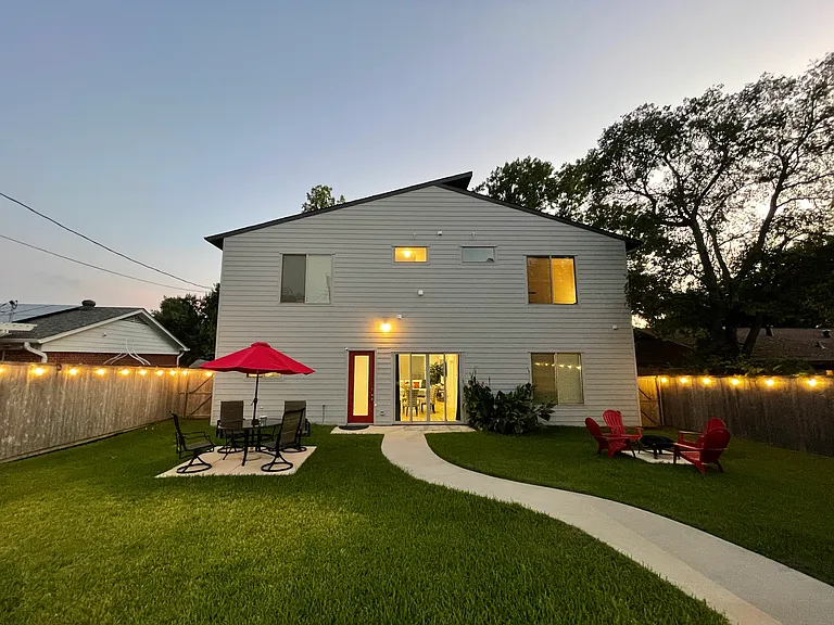 8718 Boundbrook Ave — Photo 12