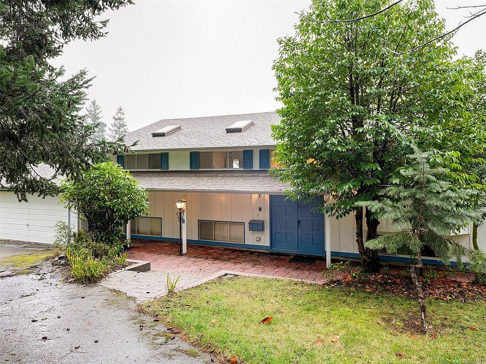 1st image of 2202 Arbutus Rd