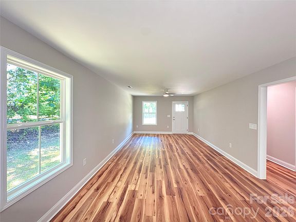 5th image of 257 Anson Ave