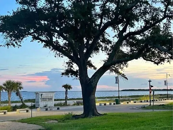 1607 Beach Blvd, Pascagoula, MS 39567