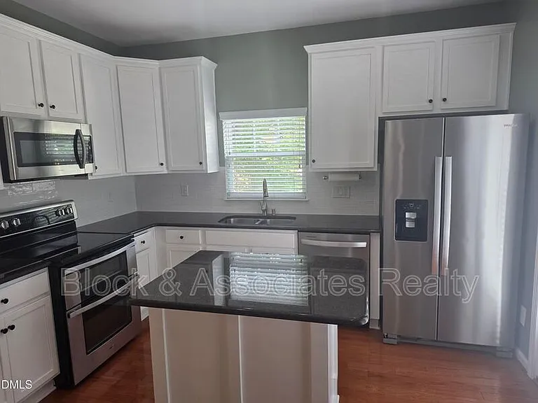 124 Braeside Ct — Photo 2