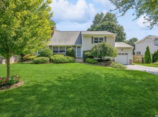 7 Irvinlee Pl, East Northport, NY 11731