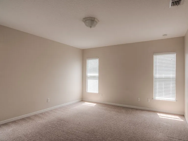 4612 Woodford Dr — Photo 10
