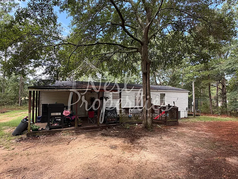 560 Mack St — Photo 2