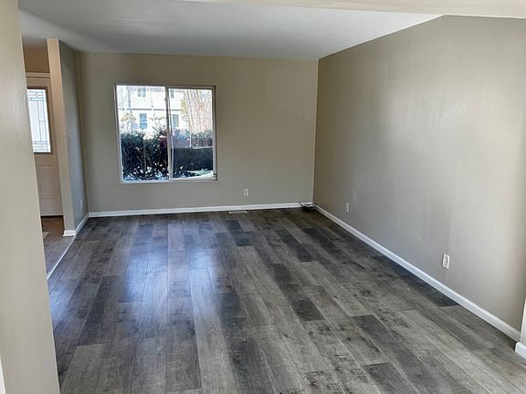 2nd image of 405 Colony Ct