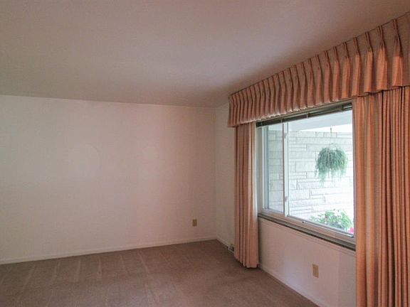 4th image of 419 Brixham Ct