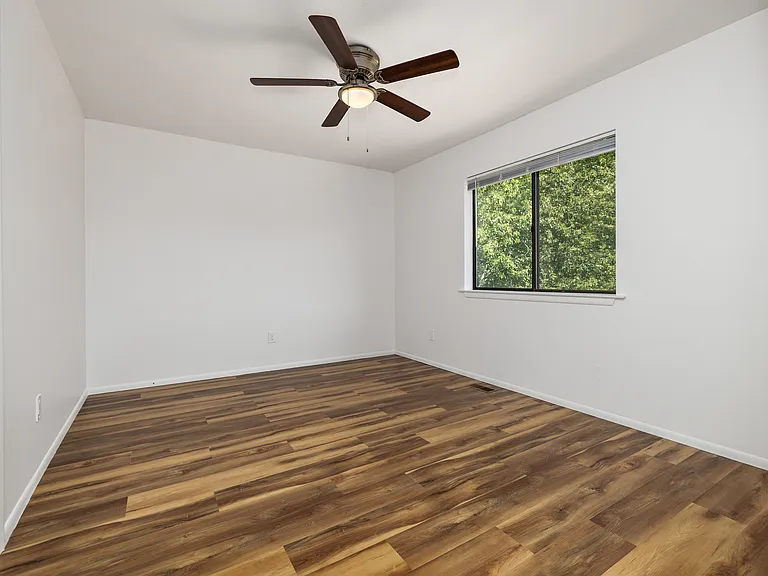 2230 E Roanoke Dr — Photo 18