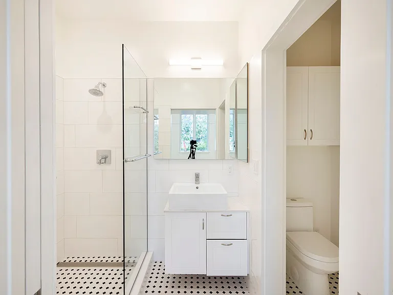 929 Grace Ave #C — Photo 16