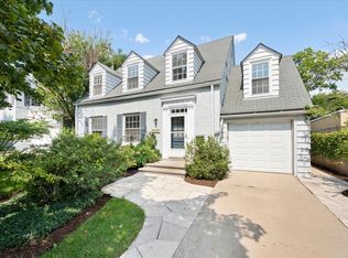 3211 Park Pl, Evanston, IL 60201
