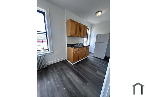 Building Photo - 15 Locust Hill Ave