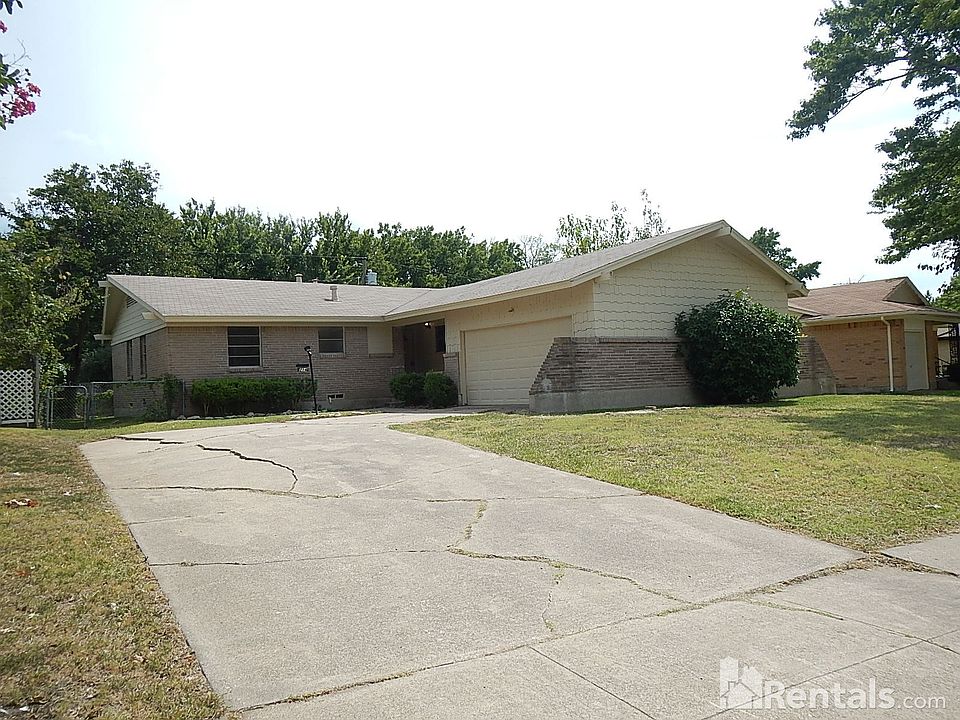 1st image of 214 Valencia Dr