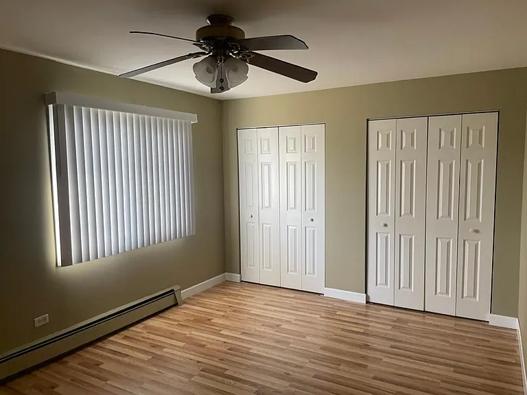 16W481 Lake Dr — Photo 10