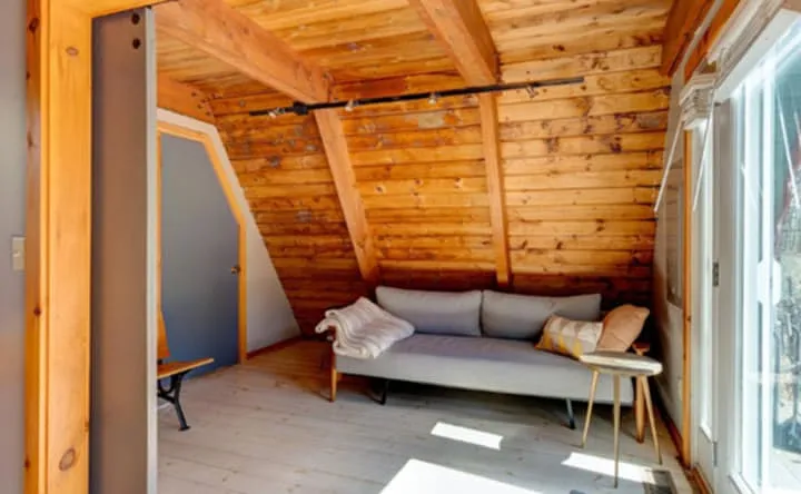 OFFICE/BEDROOM